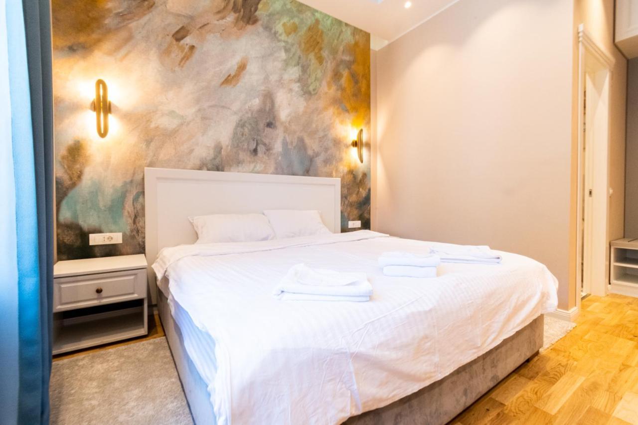 Black Gate - Quiet Studio In The Heart Of Old Town With Free Private Secured Parking Braşov Exterior foto