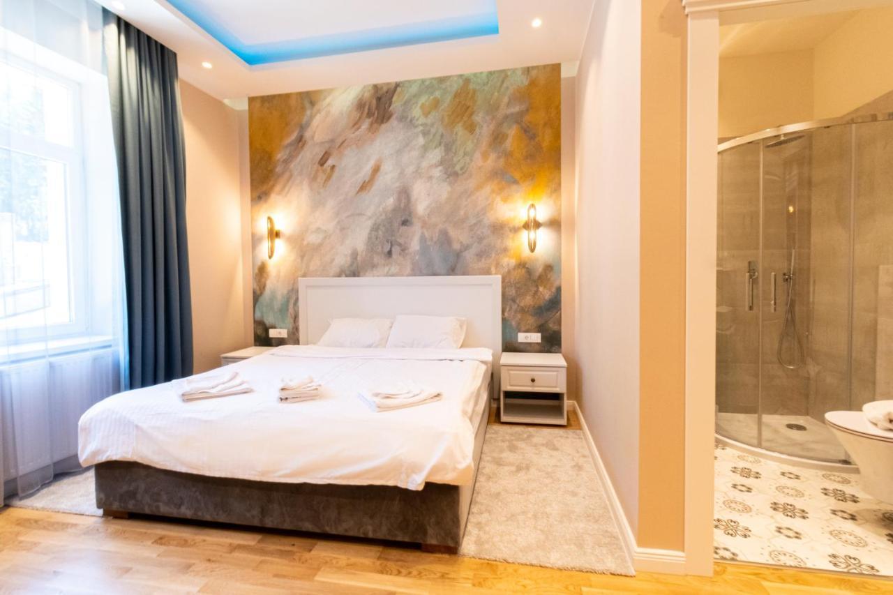 Black Gate - Quiet Studio In The Heart Of Old Town With Free Private Secured Parking Braşov Exterior foto