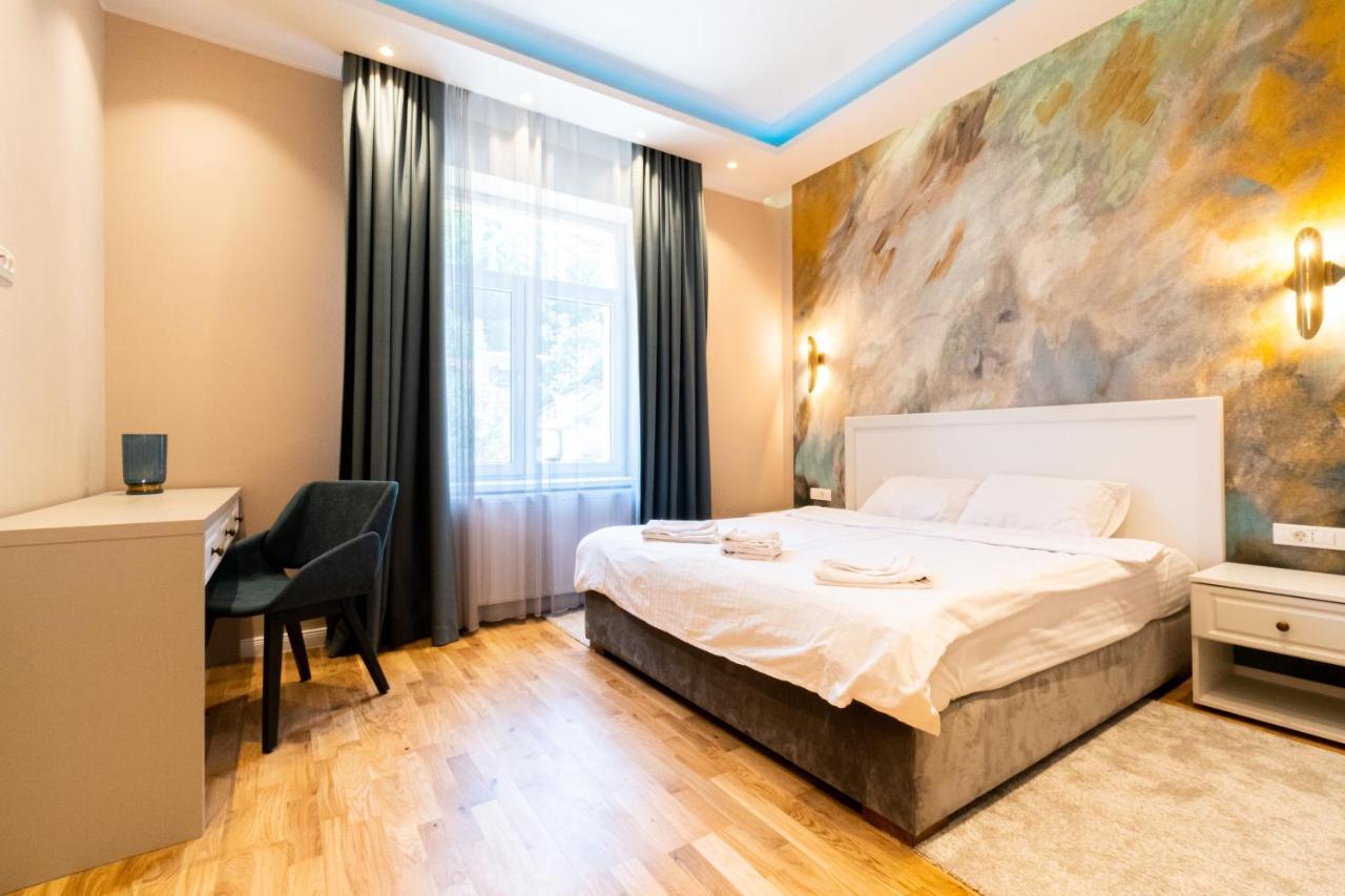 Black Gate - Quiet Studio In The Heart Of Old Town With Free Private Secured Parking Braşov Exterior foto