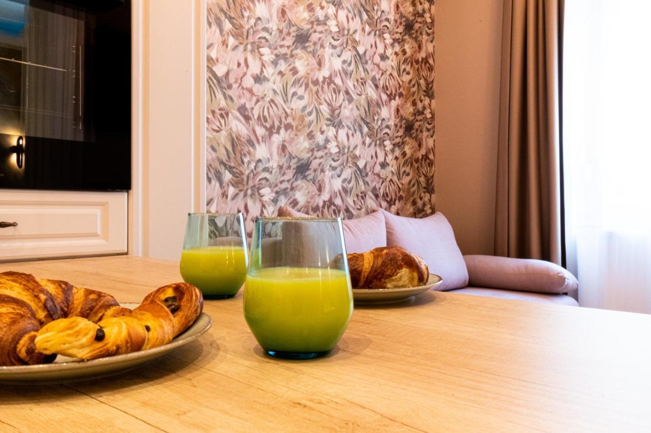 Black Gate - Quiet Studio In The Heart Of Old Town With Free Private Secured Parking Braşov Exterior foto